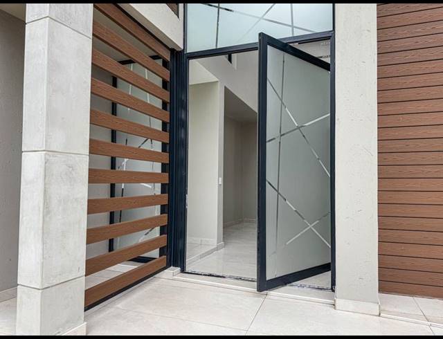 5 BEDROOM HOUSE FOR SALE IN MIDSTREAM RIDGE